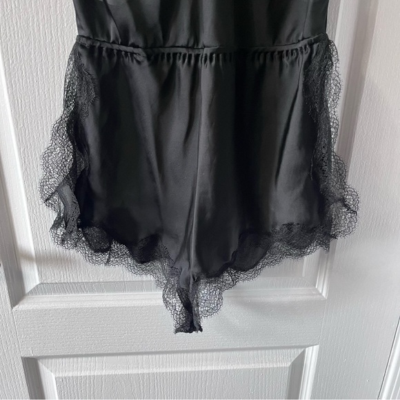 Victoria’s Secret Black Lace Trim Silky Sleepwear Romper Size Medium - Picture 3 of 13